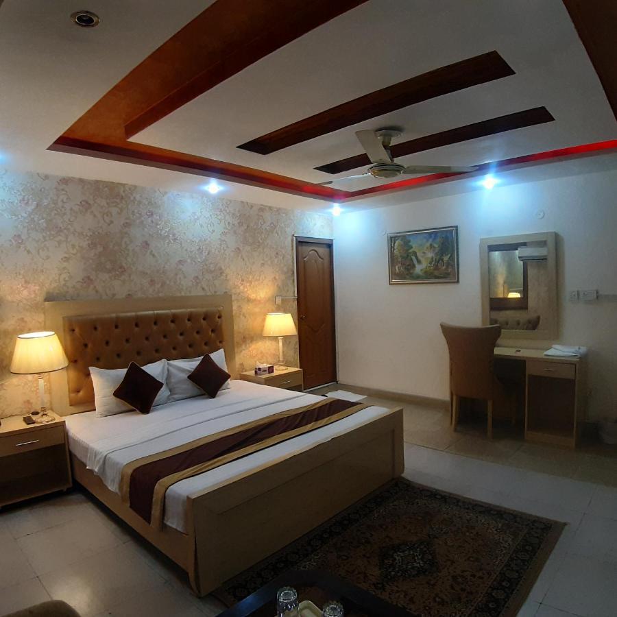 Premier Inn Davis Road Lahore Exterior photo